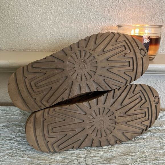 Ugg Nuemel Embossed Chukka Boot Chestnut Brown All Over Logo Womens Size 8 - Picture 7 of 11